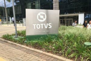 Solidez de gigantes de software: como o avanço da Totvs impacta a gestão de condomínios