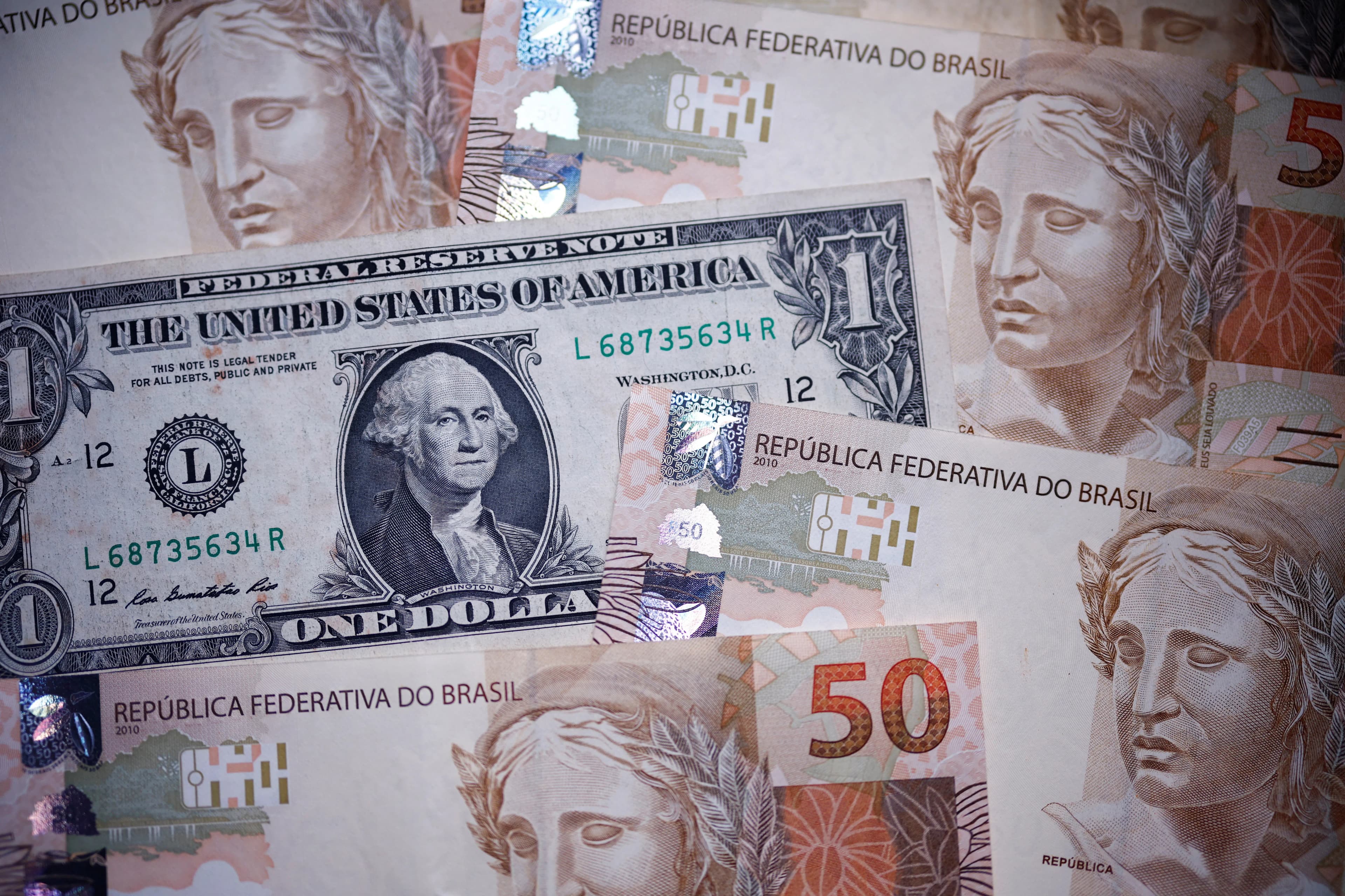 Dólar e combustíveis em queda: o que o síndico precisa saber para equilibrar as contas do condomínio